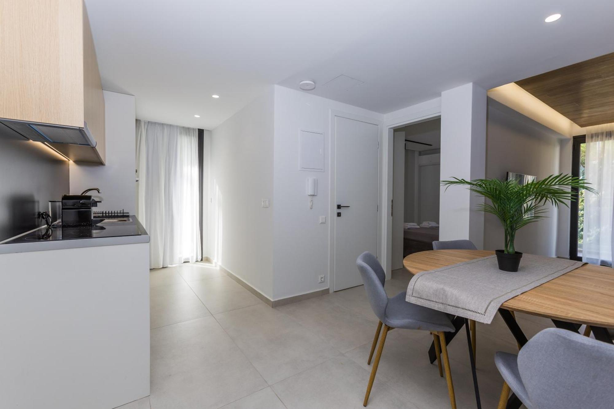 Vári Varkiza Luxury Suites By Raise מראה חיצוני תמונה